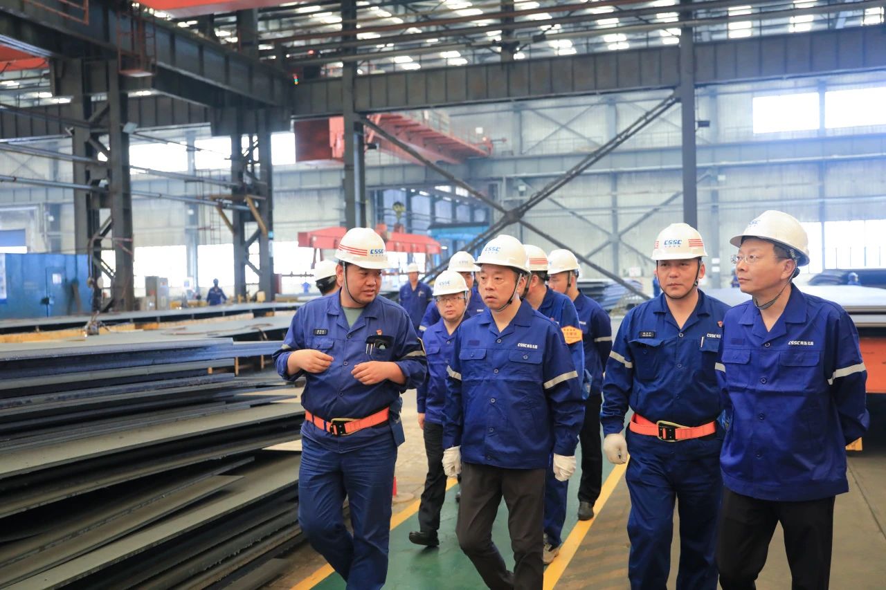 Первый в мире сверхбольшой контейнеровоз, работающий на двух видах топлива (СПГ) (23 000 TEU)